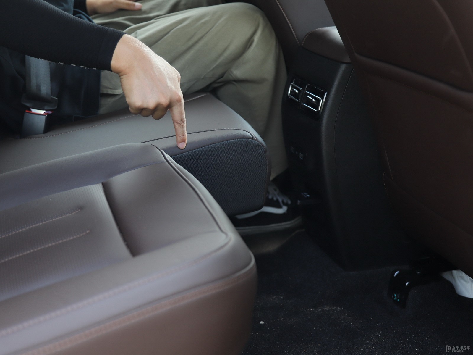 捷途X90 PLUS 2021款 1.6TD DCT庄园版 7座 以越级空间定义家庭出行新体验